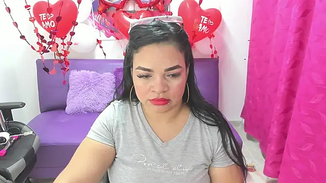 Snapshot of Cloe_35 chatting on February 2025 03:35:01 PM Cloe 35 online show from February 2025 03:35:01 PM