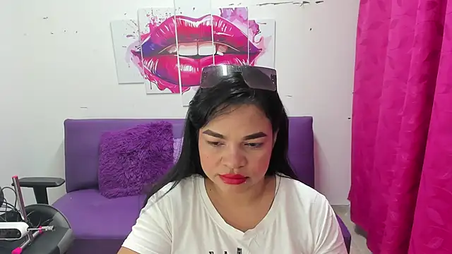 Snapshot of Cloe_35 chatting on February 2025 03:32:02 PM Cloe 35 online show from February 2025 03:32:02 PM