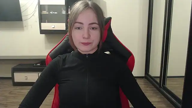 Laralianna online show from February 2025 06:13:02 PM