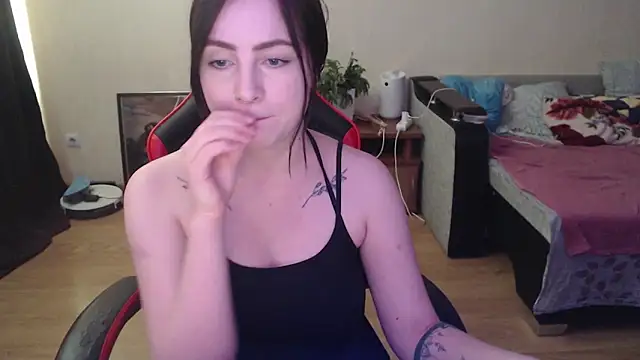 Laralianna online show from March 2026 01:27:02 PM