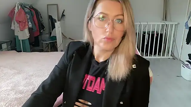 TessToy online show from November 2025 08:26:02 AM