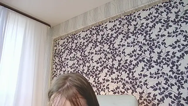 Snapshot of Laurainlove chatting on July 2026 07:12:01 AM Laurainlove online show from July 2026 07:12:01 AM