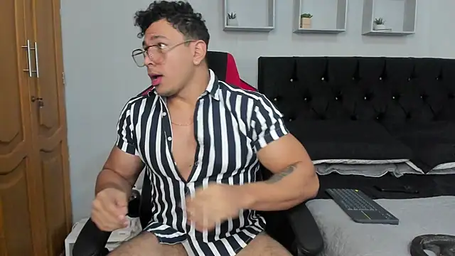 tyler hank01 online show from December 2025 11:19:01 AM