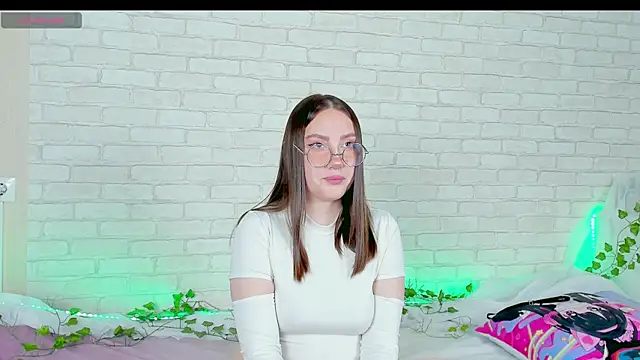 LinaKenny online show from November 2025 05:56:01 PM