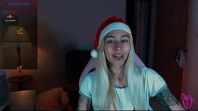 Snapshot of Saucy_Jenn chatting on December 2024 09:53:02 PM Saucy Jenn online show from December 2024 09:53:02 PM