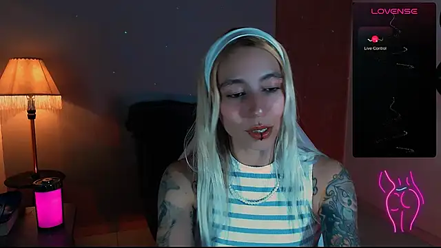 Snapshot of Saucy_Jenn chatting on December 2024 12:05:02 AM Saucy Jenn online show from December 2024 12:05:02 AM