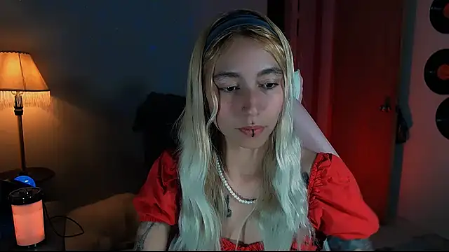 Snapshot of Saucy_Jenn chatting on December 2024 09:52:01 PM Saucy Jenn online show from December 2024 09:52:01 PM
