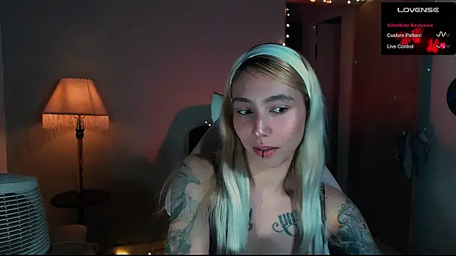 Snapshot of Saucy_Jenn chatting on January 2025 02:58:02 AM Saucy Jenn online show from January 2025 02:58:02 AM