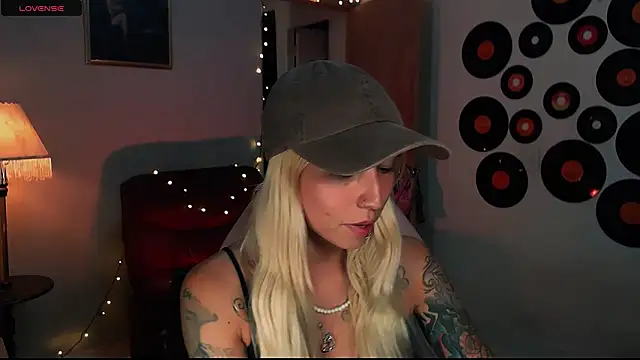 Snapshot of Saucy_Jenn chatting on February 2025 03:01:02 AM Saucy Jenn online show from February 2025 03:01:02 AM