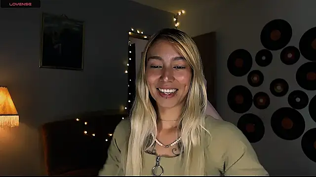 Snapshot of Saucy_Jenn chatting on March 2025 01:53:02 AM Saucy Jenn online show from March 2025 01:53:02 AM