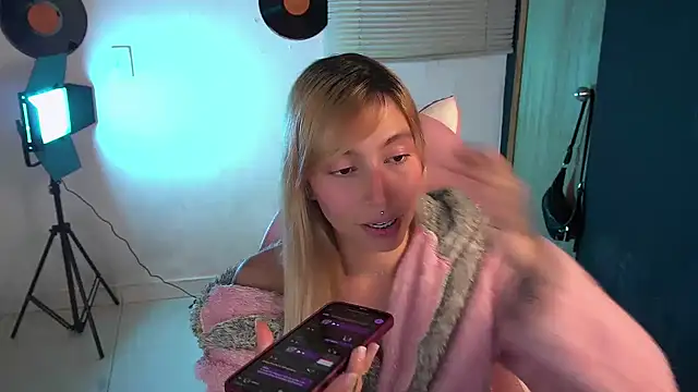 Saucy Jenn online show from April 2026 04:26:02 AM