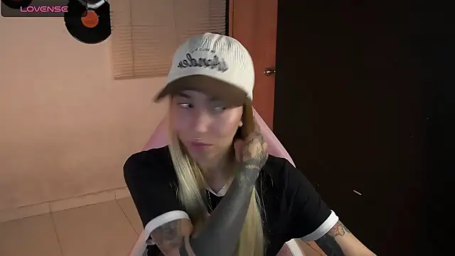 Saucy Jenn online show from June 2026 04:04:02 AM