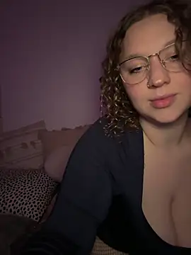 Snapshot of EmmieRae chatting on March 2025 06:11:01 PM EmmieRae online show from March 2025 06:11:01 PM