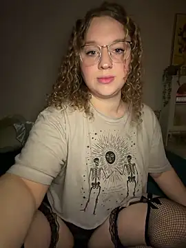 Snapshot of EmmieRae chatting on October 2025 03:54:02 AM EmmieRae online show from October 2025 03:54:02 AM