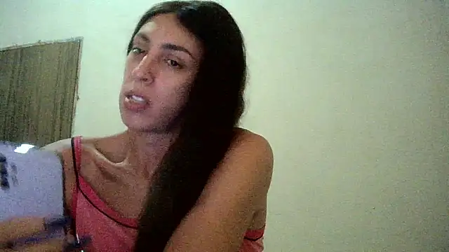 Snapshot of AlexiaDuucan chatting on December 2024 12:33:01 PM AlexiaDuucan online show from December 2024 12:33:01 PM