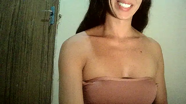 Snapshot of AlexiaDuucan chatting on January 2025 12:18:01 PM AlexiaDuucan online show from January 2025 12:18:01 PM