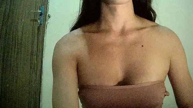 Snapshot of AlexiaDuucan chatting on January 2025 12:33:02 PM AlexiaDuucan online show from January 2025 12:33:02 PM