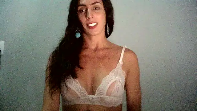Snapshot of AlexiaDuucan chatting on January 2025 01:47:02 PM AlexiaDuucan online show from January 2025 01:47:02 PM