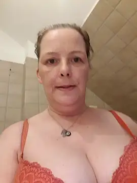 Snapshot of saharaheiss chatting on December 2024 03:39:01 PM saharaheiss online show from December 2024 03:39:01 PM