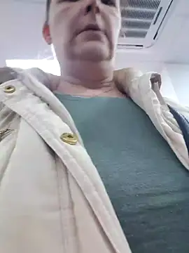 Snapshot of saharaheiss chatting on December 2024 11:22:02 AM saharaheiss online show from December 2024 11:22:02 AM