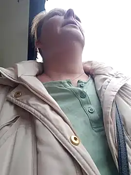 Snapshot of saharaheiss chatting on January 2025 01:27:01 PM saharaheiss online show from January 2025 01:27:01 PM