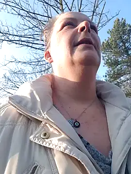 Snapshot of saharaheiss chatting on January 2025 01:43:01 PM saharaheiss online show from January 2025 01:43:01 PM