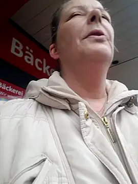 Snapshot of saharaheiss chatting on January 2025 02:39:01 PM saharaheiss online show from January 2025 02:39:01 PM