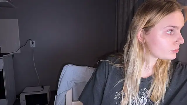 Snapshot of Chanel_Gill chatting on December 2024 07:22:01 PM Chanel Gill online show from December 2024 07:22:01 PM