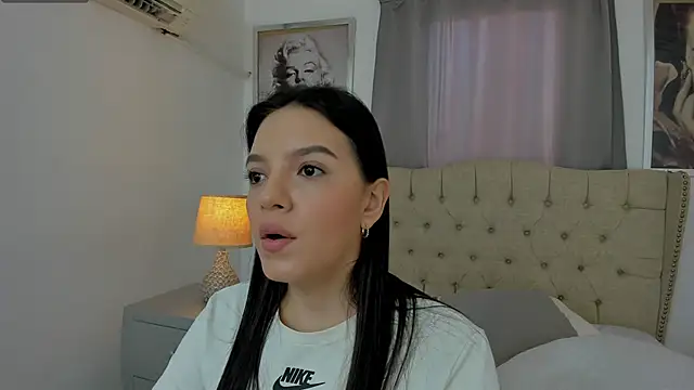 Snapshot of Beautyari_ chatting on December 2024 12:12:01 PM Beautyari online show from December 2024 12:12:01 PM