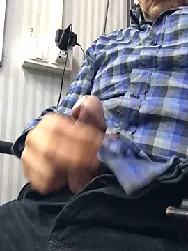 semir4282 online show from November 2025 04:39:01 PM