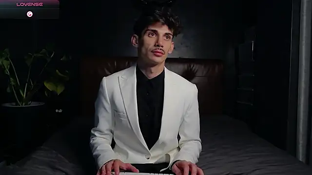 Snapshot of DanielCrush1 chatting on November 2025 02:27:01 PM DanielCrush1 online show from November 2025 02:27:01 PM