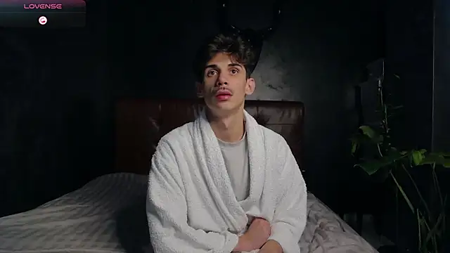 Snapshot of DanielCrush1 chatting on November 2025 01:39:01 PM DanielCrush1 online show from November 2025 01:39:01 PM