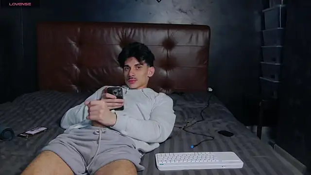 Snapshot of DanielCrush1 chatting on January 2026 07:11:01 PM DanielCrush1 online show from January 2026 07:11:01 PM