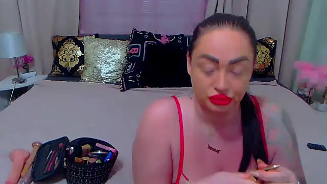 Snapshot of BustyVicky chatting on December 2024 10:28:02 PM BustyVicky online show from December 2024 10:28:02 PM