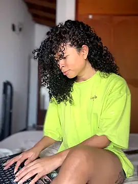 Snapshot of GabriSaenz chatting on October 2025 01:33:02 PM GabriSaenz online show from October 2025 01:33:02 PM