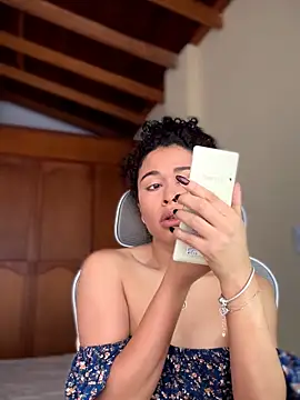 GabriSaenz online show from November 2025 02:06:02 PM