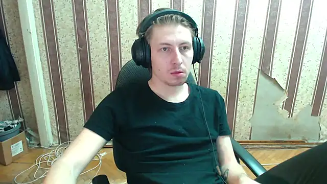 Snapshot of darienlarge chatting on October 2025 02:20:01 AM darienlarge online show from October 2025 02:20:01 AM