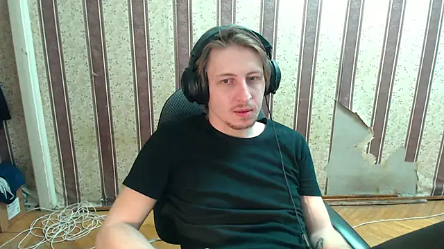 Snapshot of darienlarge chatting on October 2025 05:50:02 AM darienlarge online show from October 2025 05:50:02 AM