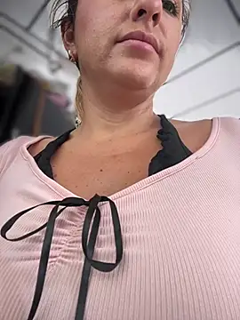 Snapshot of sammyqueenx21 chatting on January 2025 03:29:02 PM sammyqueenx21 online show from January 2025 03:29:02 PM