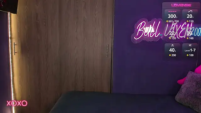 Snapshot of bull_vixen2001 chatting on January 2025 12:20:02 PM bull vixen2001 online show from January 2025 12:20:02 PM