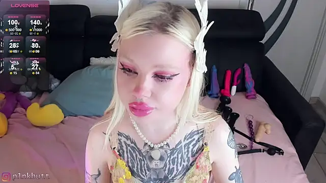 Snapshot of HelenGoat chatting on December 2024 06:13:01 PM HelenGoat online show from December 2024 06:13:01 PM