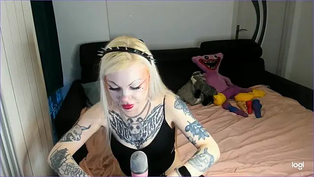 Snapshot of HelenGoat chatting on November 2025 08:37:02 AM HelenGoat online show from November 2025 08:37:02 AM