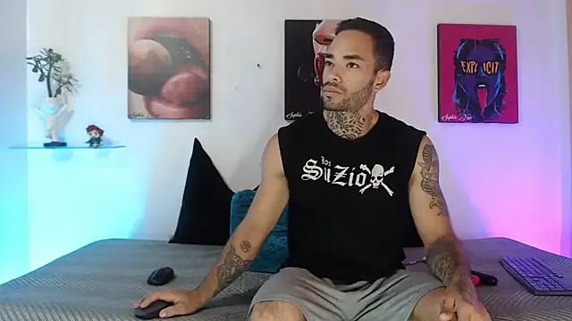 SophieFoxx17 online show from December 2025 11:59:01 AM