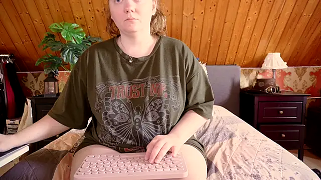 Snapshot of TessaWinter chatting on September 2025 02:19:01 PM TessaWinter online show from September 2025 02:19:01 PM