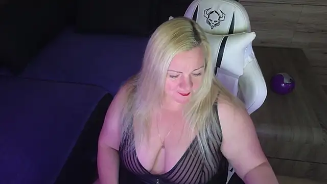 MolligSpielle online show from October 2025 07:54:01 PM