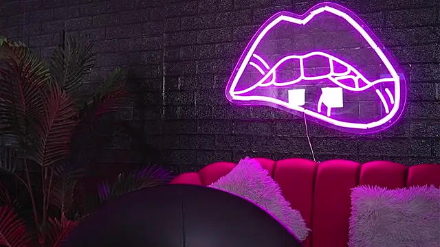 ScarlettQuate online show from December 2024 05:55:02 PM