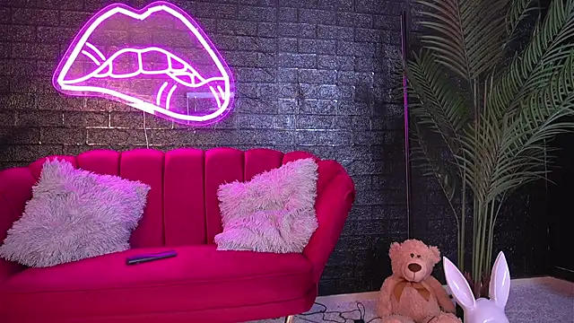 ScarlettQuate online show from January 2025 06:02:01 PM