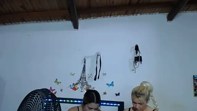 Nicolle Milf online show from November 2025 07:01:02 PM