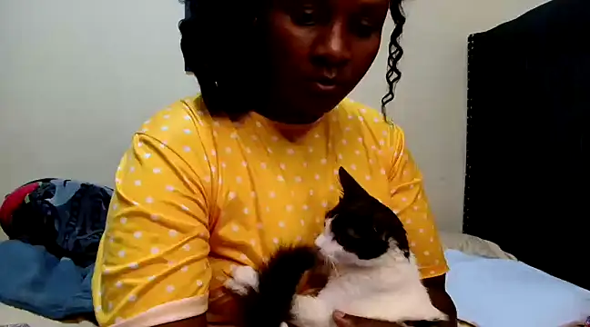 Toomuchbooty33 online show from February 2025 05:48:01 PM