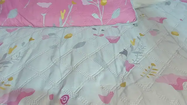 shanakendall online show from April 2026 07:58:02 PM